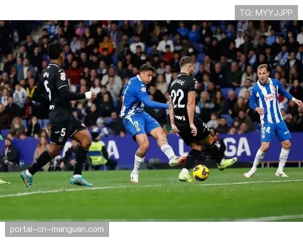 通讯：跟随西班牙人队队长卡夫雷拉的一天——训练、康复与社区活动